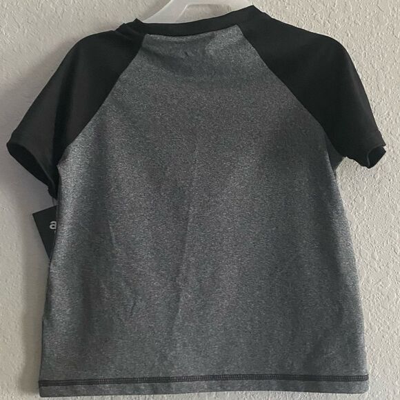 Art class NEW Boy Gray Black Short Sleeve Swim Shirt Size Small (6/7) UPF 50+ - Picture 4 of 6